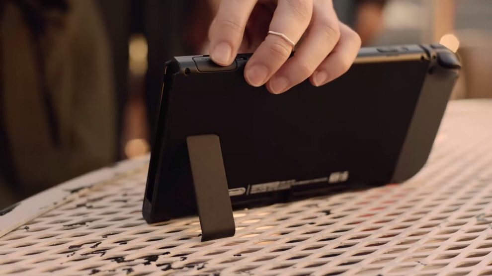 نگاهی نزدیک به کارت حافظه Nintendo Switch 1