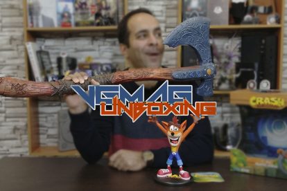 آنباکسینگ Crash Statue و Kratos Axe